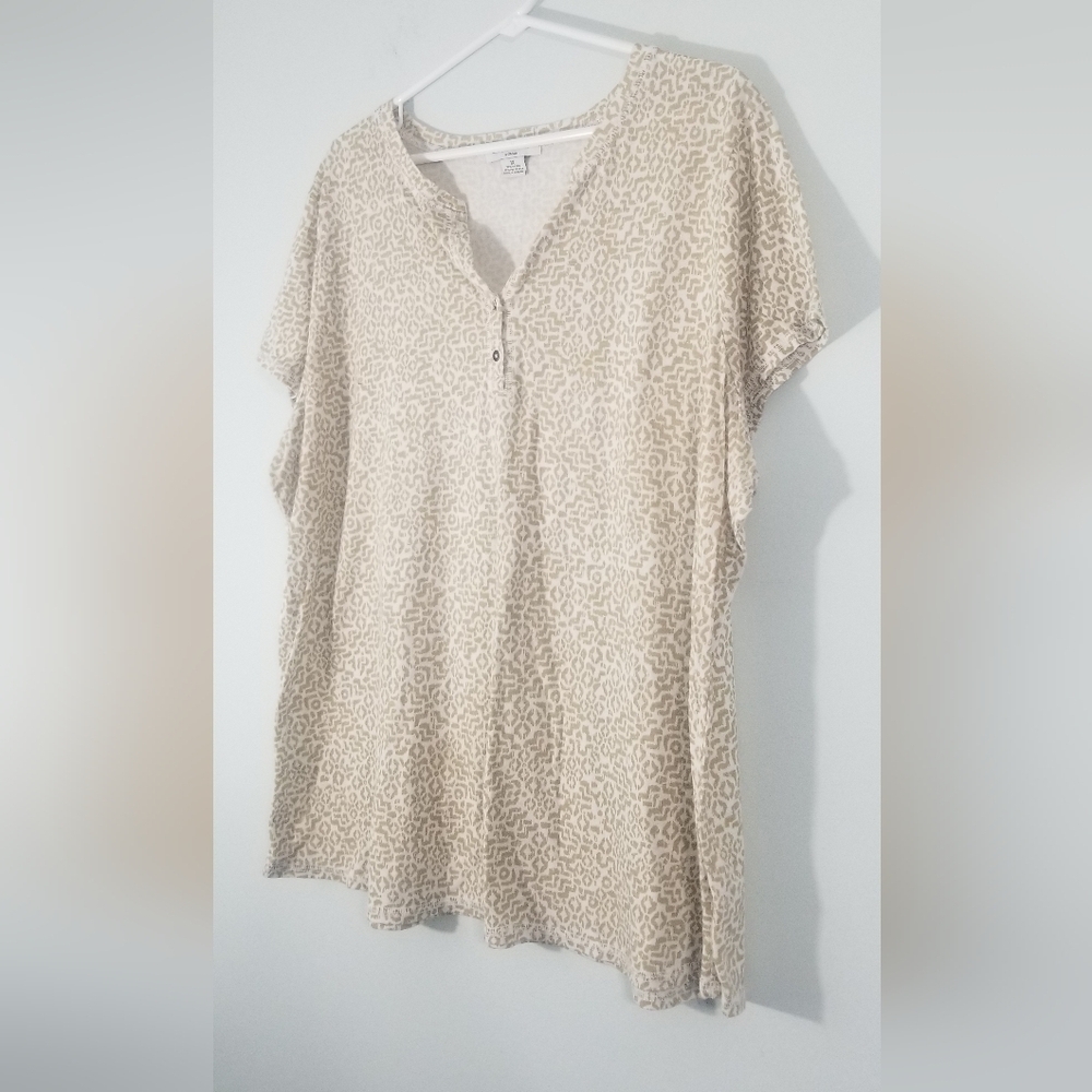 Liz Claiborne Womens Plus Size 1X V-neck Short Sleeve Blouse. Super Soft! EUC. - Picture 2 of 5